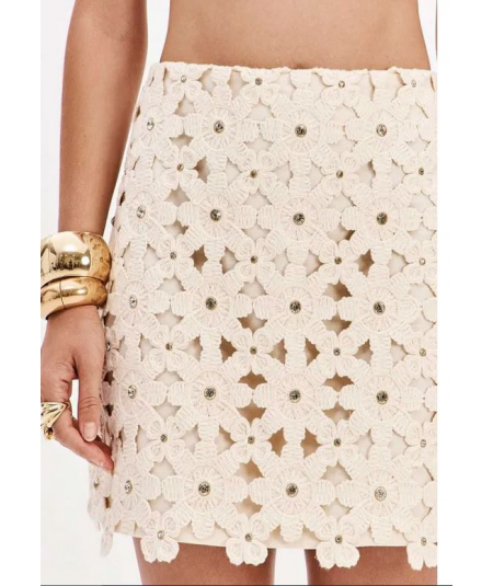 falda-bordado-recortado-con-aplicaciones-lan