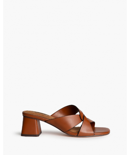 sandalia-tacon-bajo-corte-asimetrico-de-corina