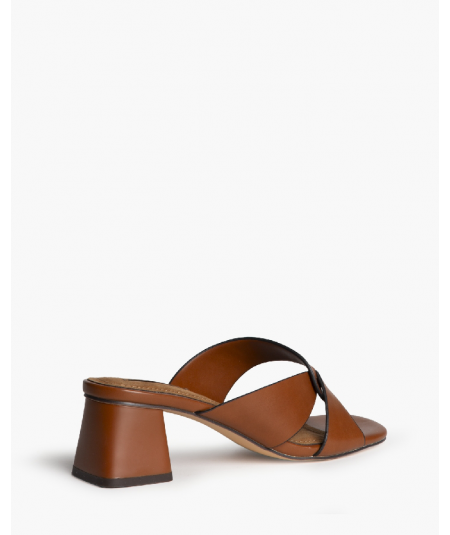 sandalia-tacon-bajo-corte-asimetrico-de-corina