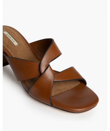 sandalia-tacon-bajo-corte-asimetrico-de-corina