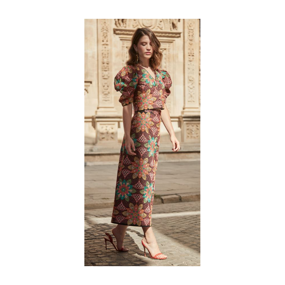 falda-midi-evase-con-estampado-flores-mandala-panambi