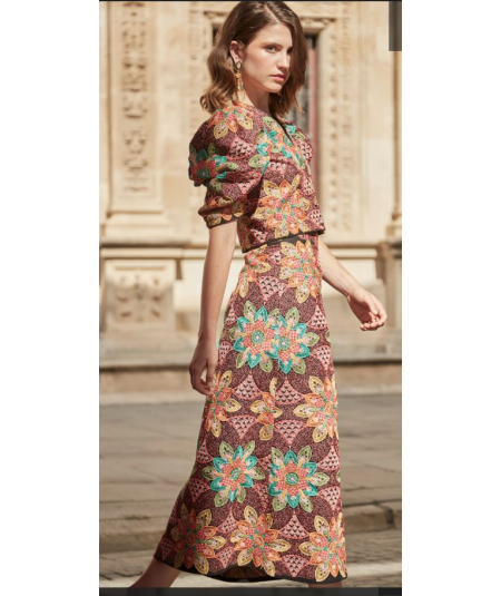 falda-midi-evase-con-estampado-flores-mandala-panambi