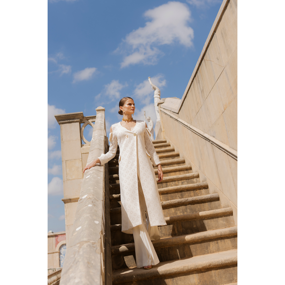 levita-khloe-perforada-strena