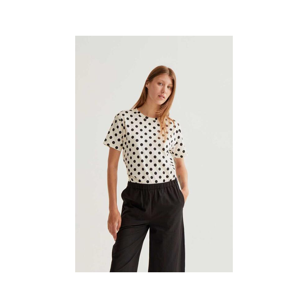 camiseta-polka-dots-bw-compania-fantastica