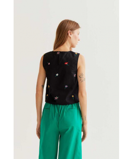 top-black-garden-flower-compania-fantastica