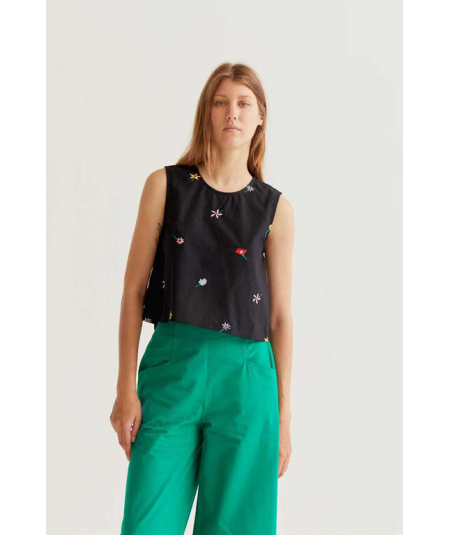 top-black-garden-flower-compania-fantastica