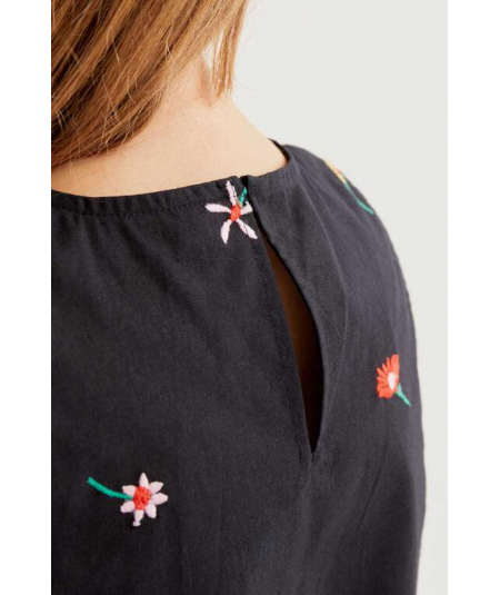 top-black-garden-flower-compania-fantastica