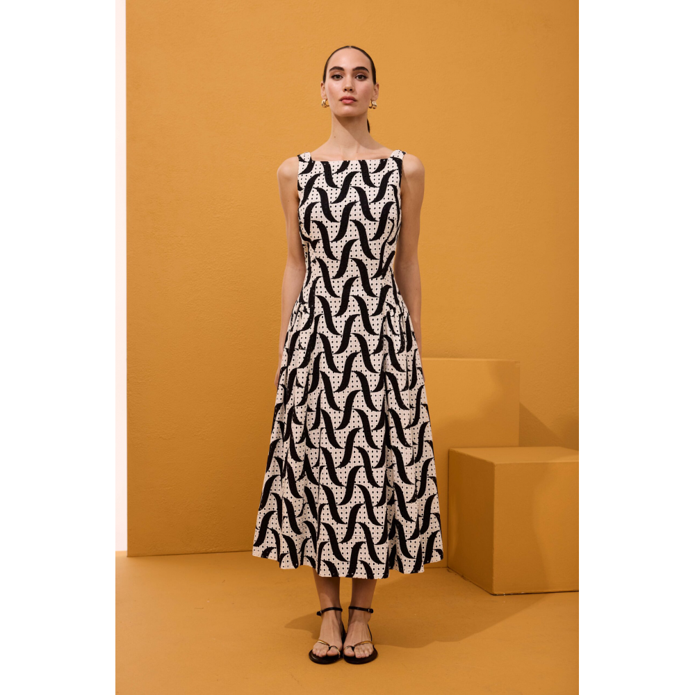 vestido-midi-pliegues-cadera