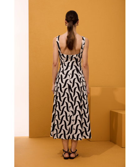 vestido-midi-pliegues-cadera