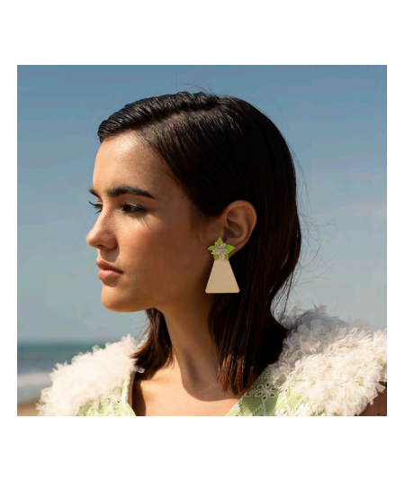 pendientes-grandes-triangulo-con-flor-strena
