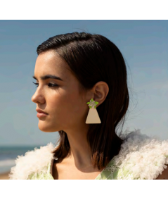 pendientes-grandes-triangulo-con-flor-strena