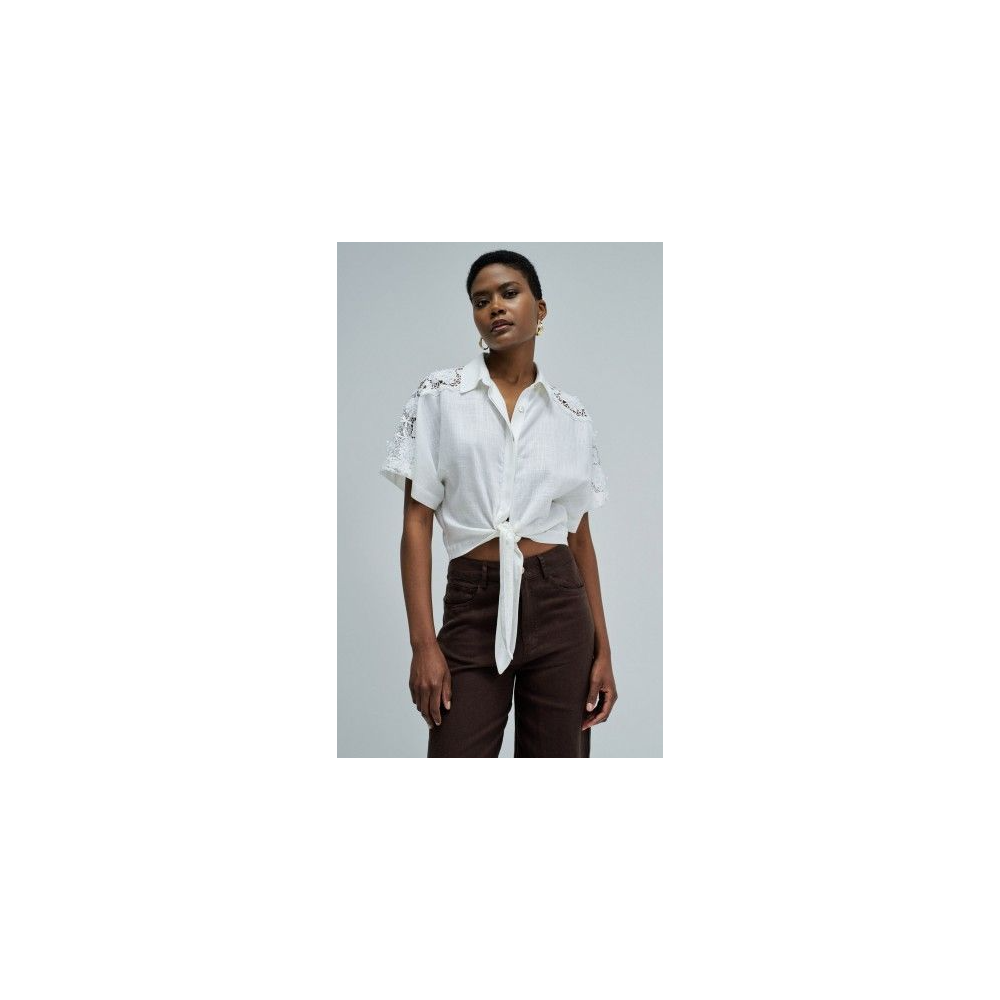 camisa-con-encaje-y-lino-de-salsa