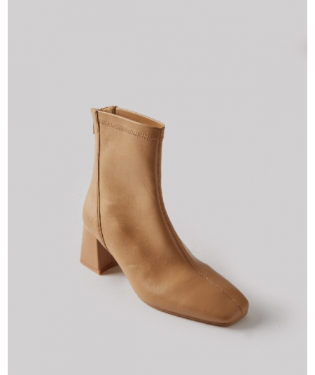 botin-ecopiel-con-tacon-ancho-cuadrado