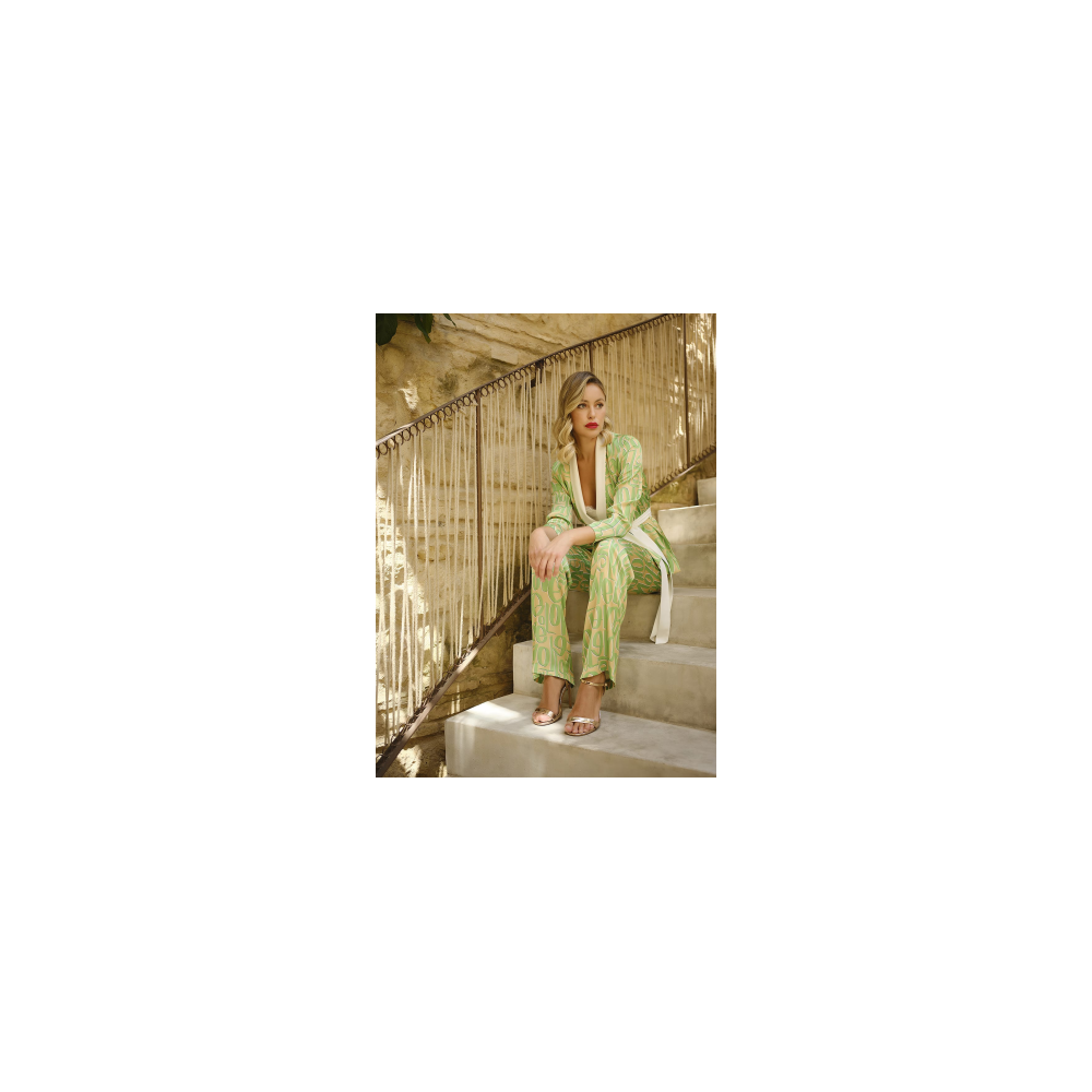 conjunto-chaqueta-pantalon-fluido-letras