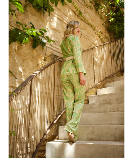conjunto-chaqueta-pantalon-fluido-letras