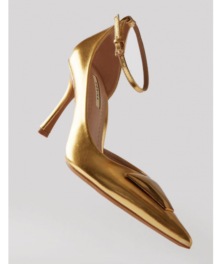 estileto-camel-con-detalle-dorado-corina