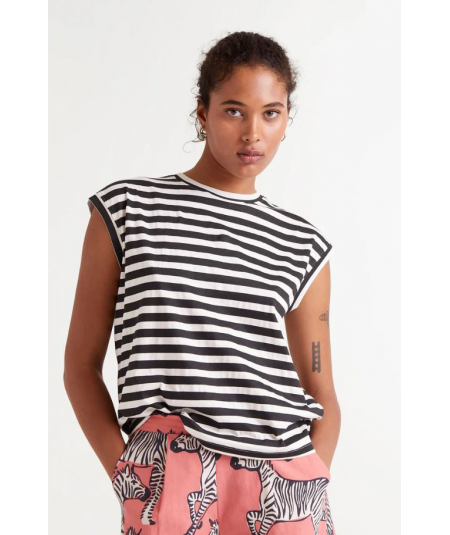 camiseta-con-estampado-de-rayas-compania-fantastica