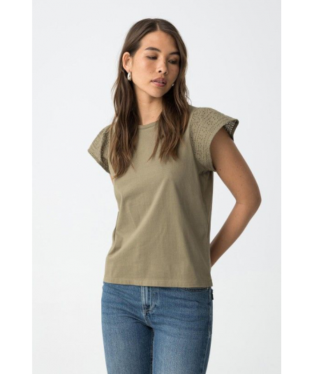 camiseta-cuello-redondo-modelo-graciosa-tiffosi