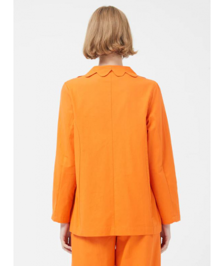 blazer-de-traje-naranja-compania-fantastica