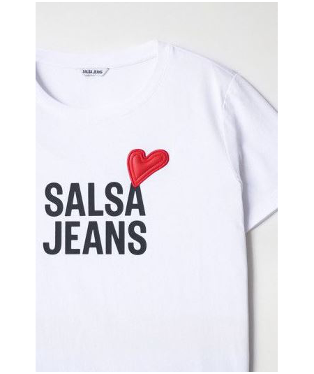 camiseta-branding-y-detalle-de-corazon-salsa